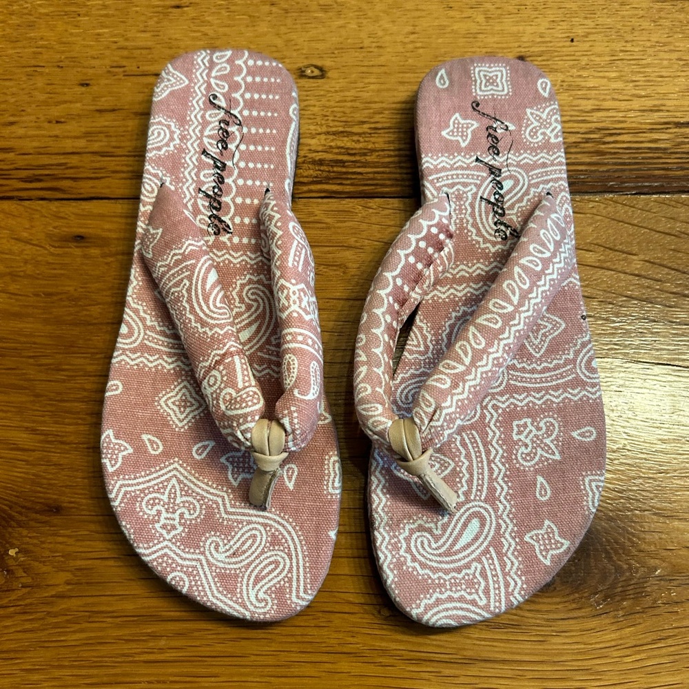 NWOT Free People Es Verdra Cotton Thong Sandals Women’s SZ 37 in Pink & White - Picture 2 of 8